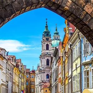 Charles Bridge & Vandrarhem Prag